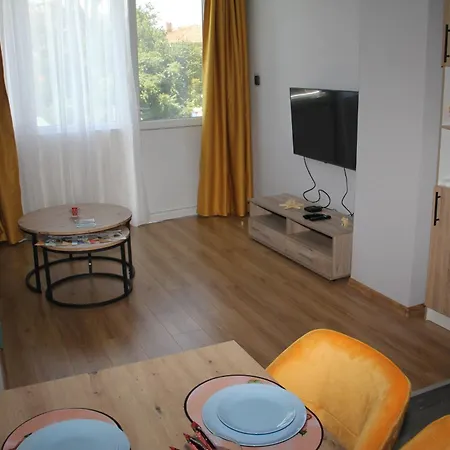 First Line Apartamento *